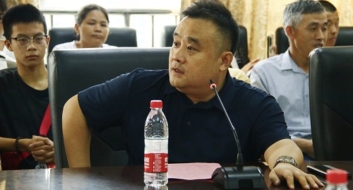 潘爱民为新生及家长介绍js6668金沙登录入口情况.jpg